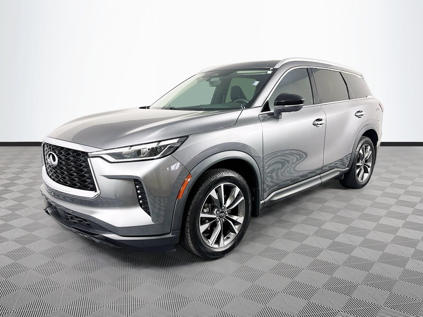 Used 2023 INFINITI QX60 Luxe w/ Performance Audio Package FWD image 3