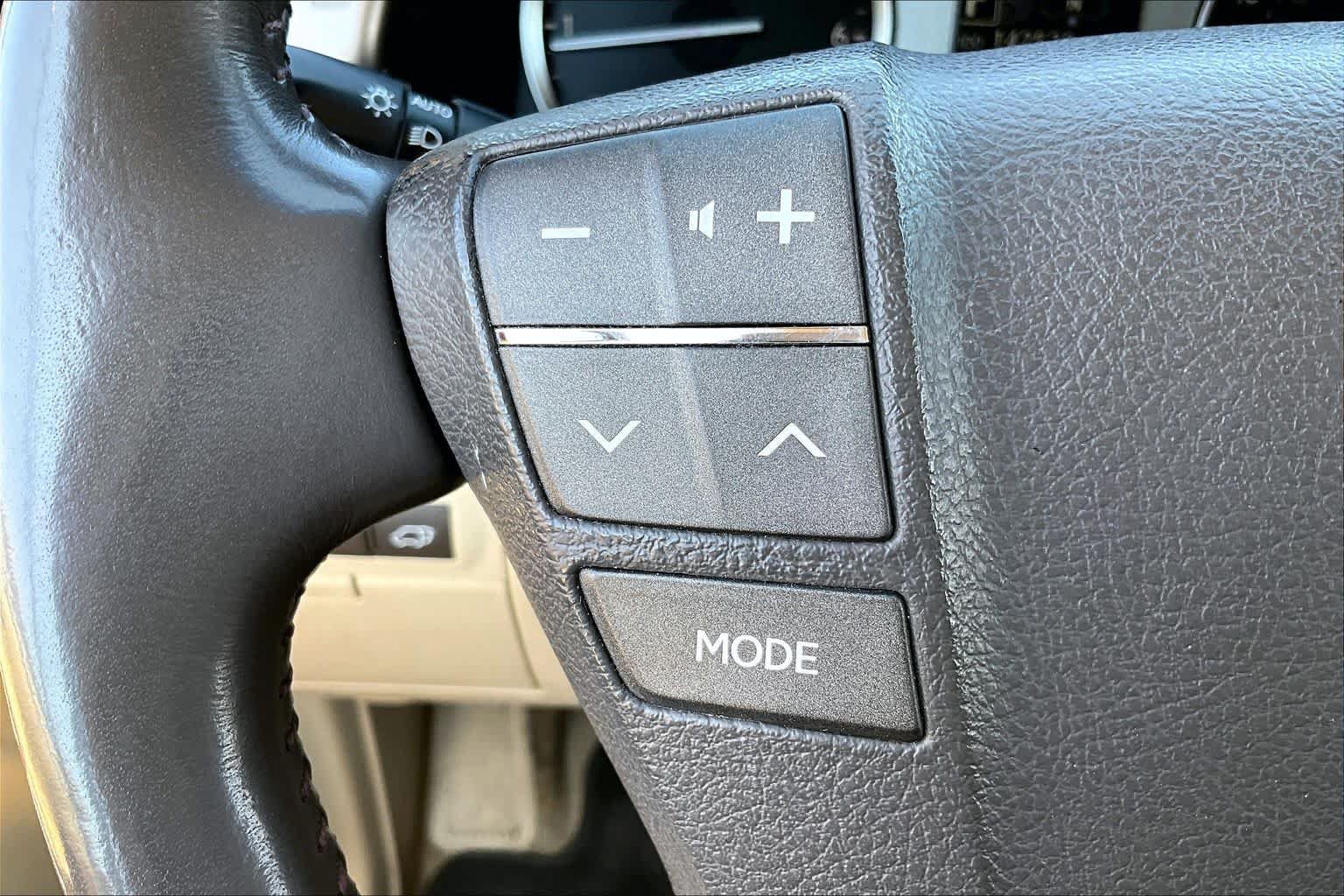 Used 2014 Lexus LX 570 4WD image 22