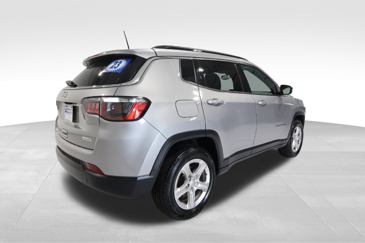 Used 2023 Jeep Compass Latitude w/ Convenience Group AWD/4WD image 4