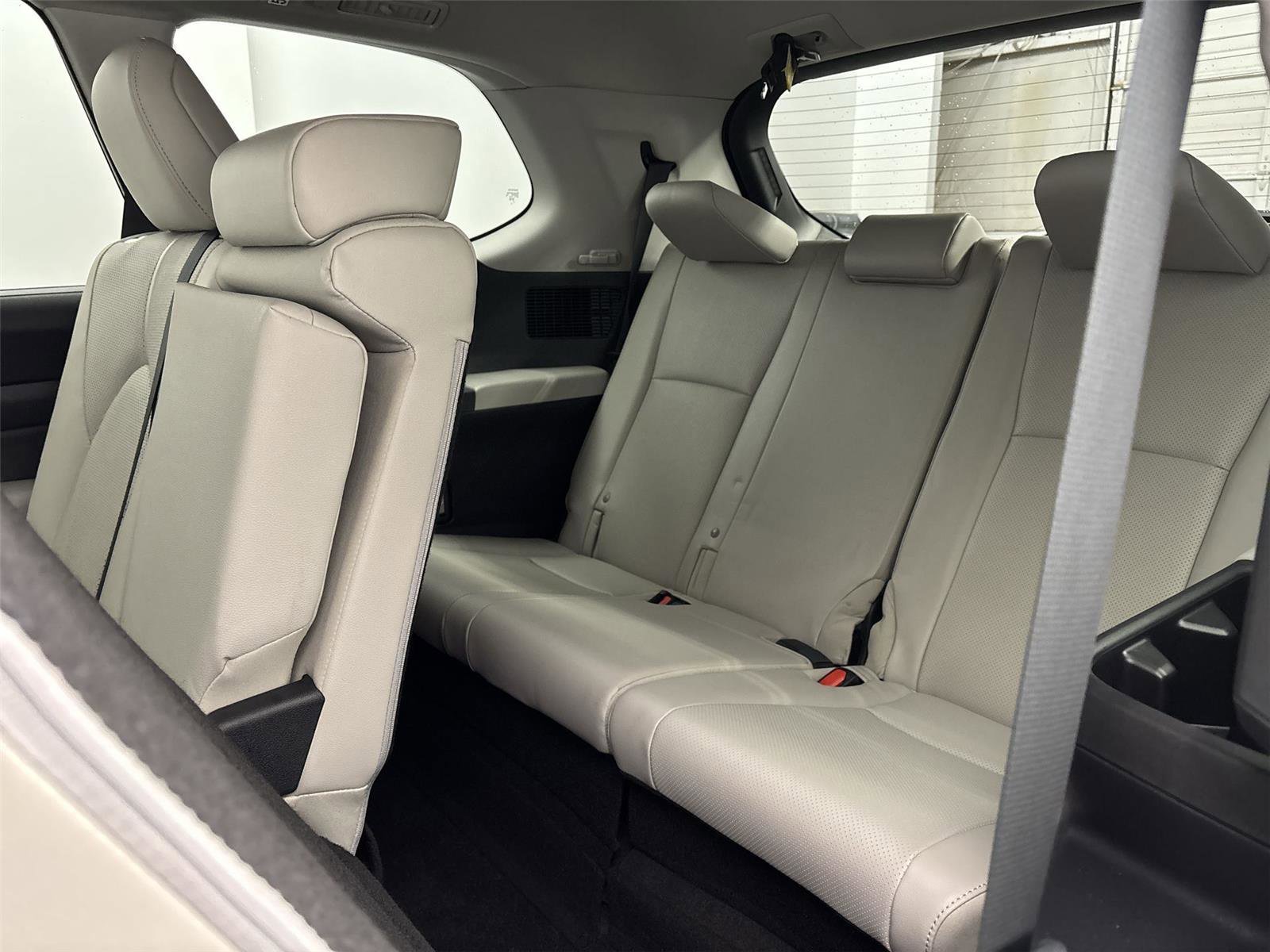 Used 2024 Toyota Grand Highlander Limited image 30