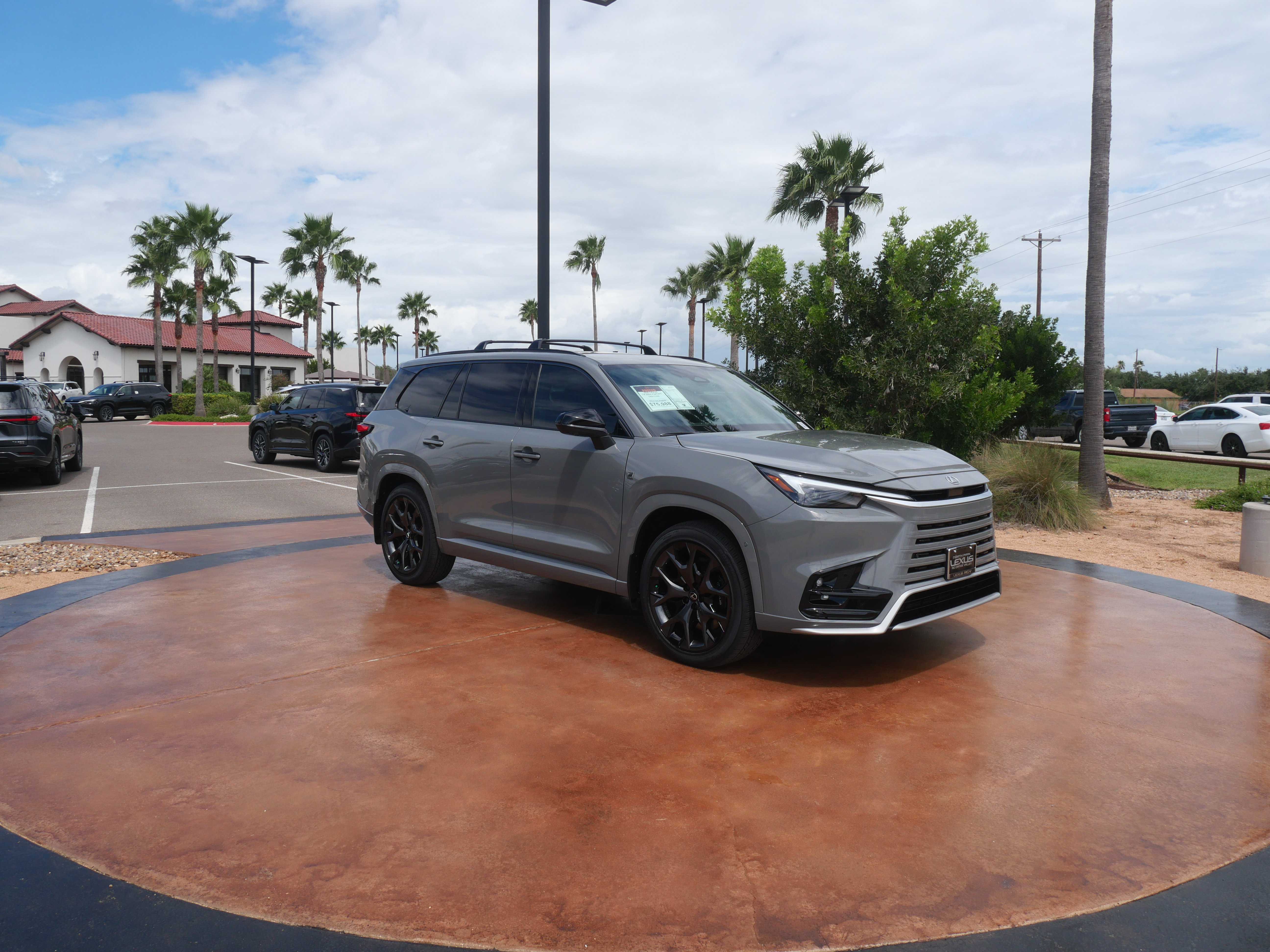New 2025 Lexus TX 500h AWD image 1