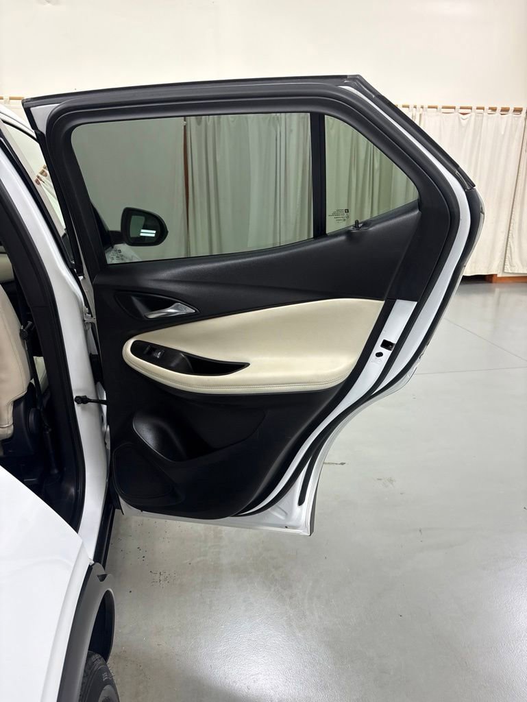 Used 2021 Buick Encore GX Essence AWD/4WD image 28