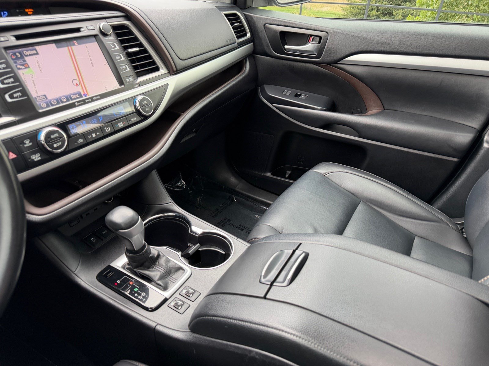 Used 2019 Toyota Highlander XLE AWD/4WD image 15
