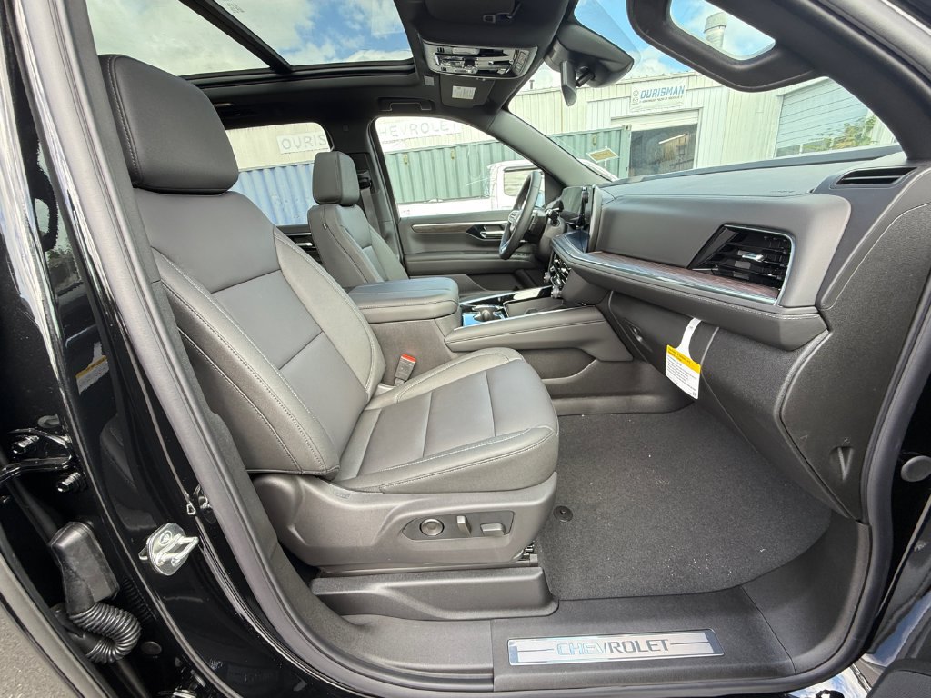 New 2026 Chevrolet Suburban LT w/ Comfort Package AWD/4WD image 28