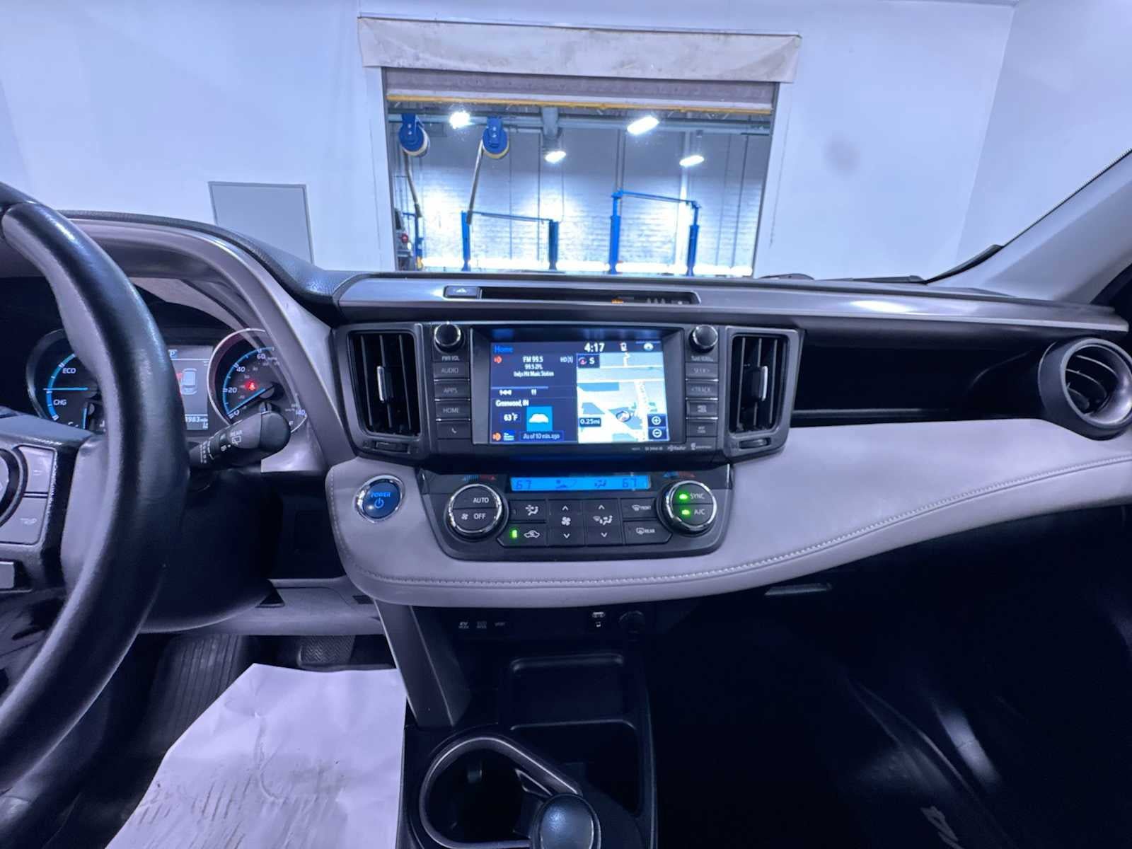Used 2017 Toyota RAV4 XLE AWD/4WD image 23