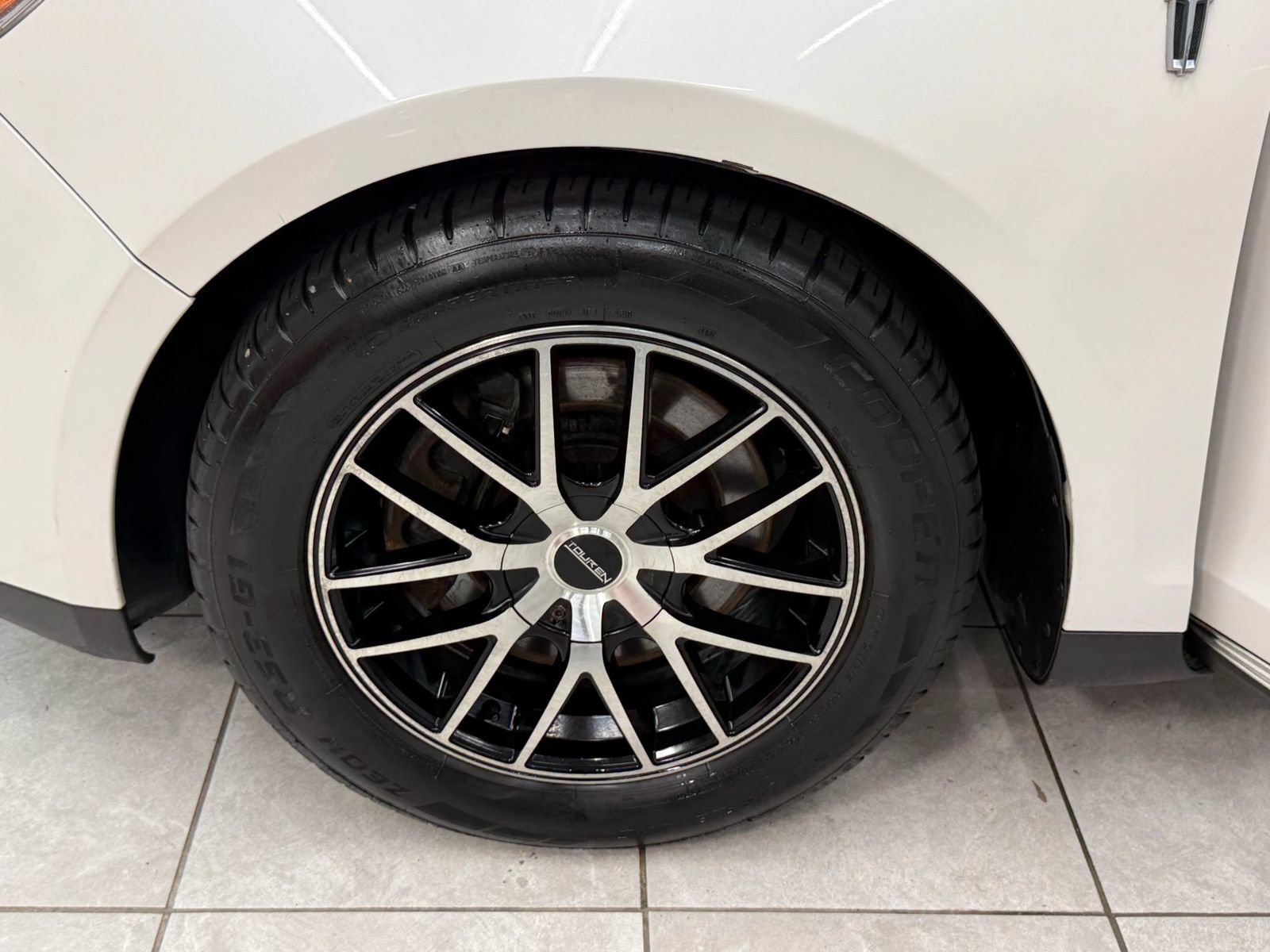 Used 2013 Lincoln MKS AWD image 38