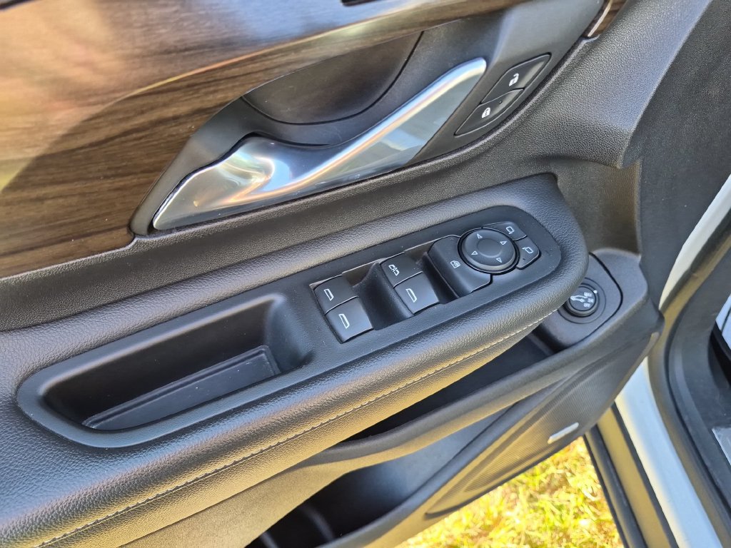 Used 2018 GMC Terrain Denali w/ Driver Alert Package II FWD image 11