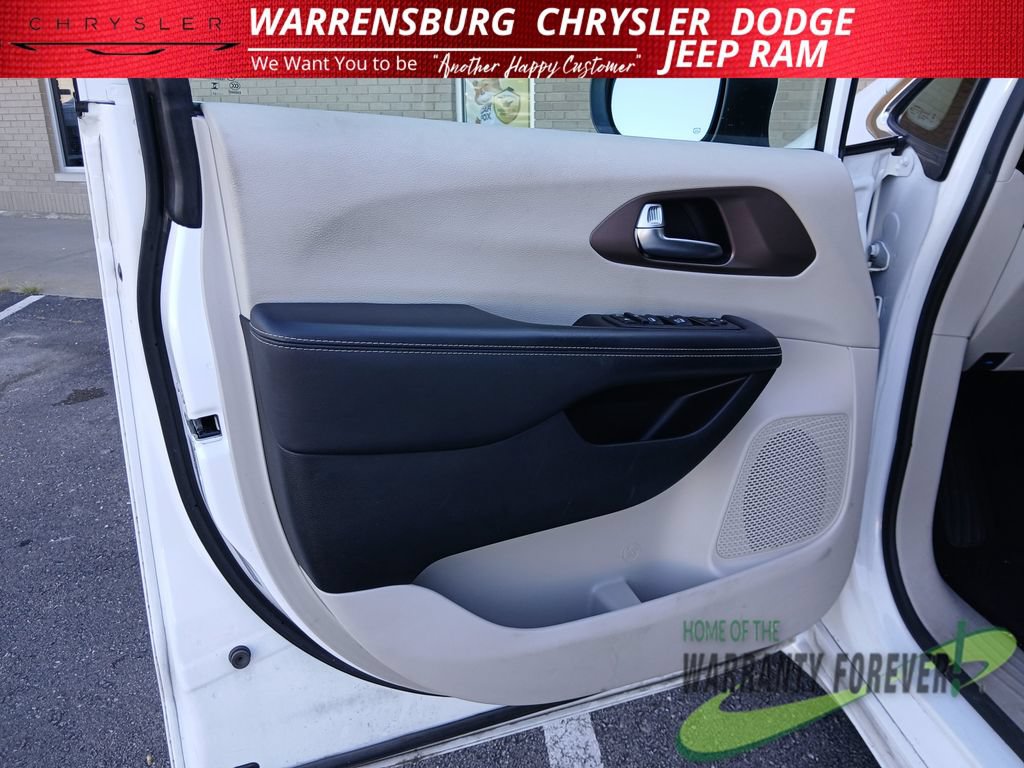 Used 2023 Chrysler Voyager LX FWD image 12