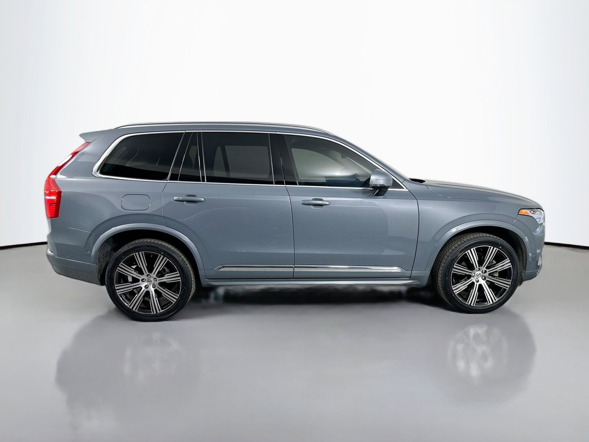 Certified 2023 Volvo XC90 B6 Ultimate w/ Protection Package Premier image 5