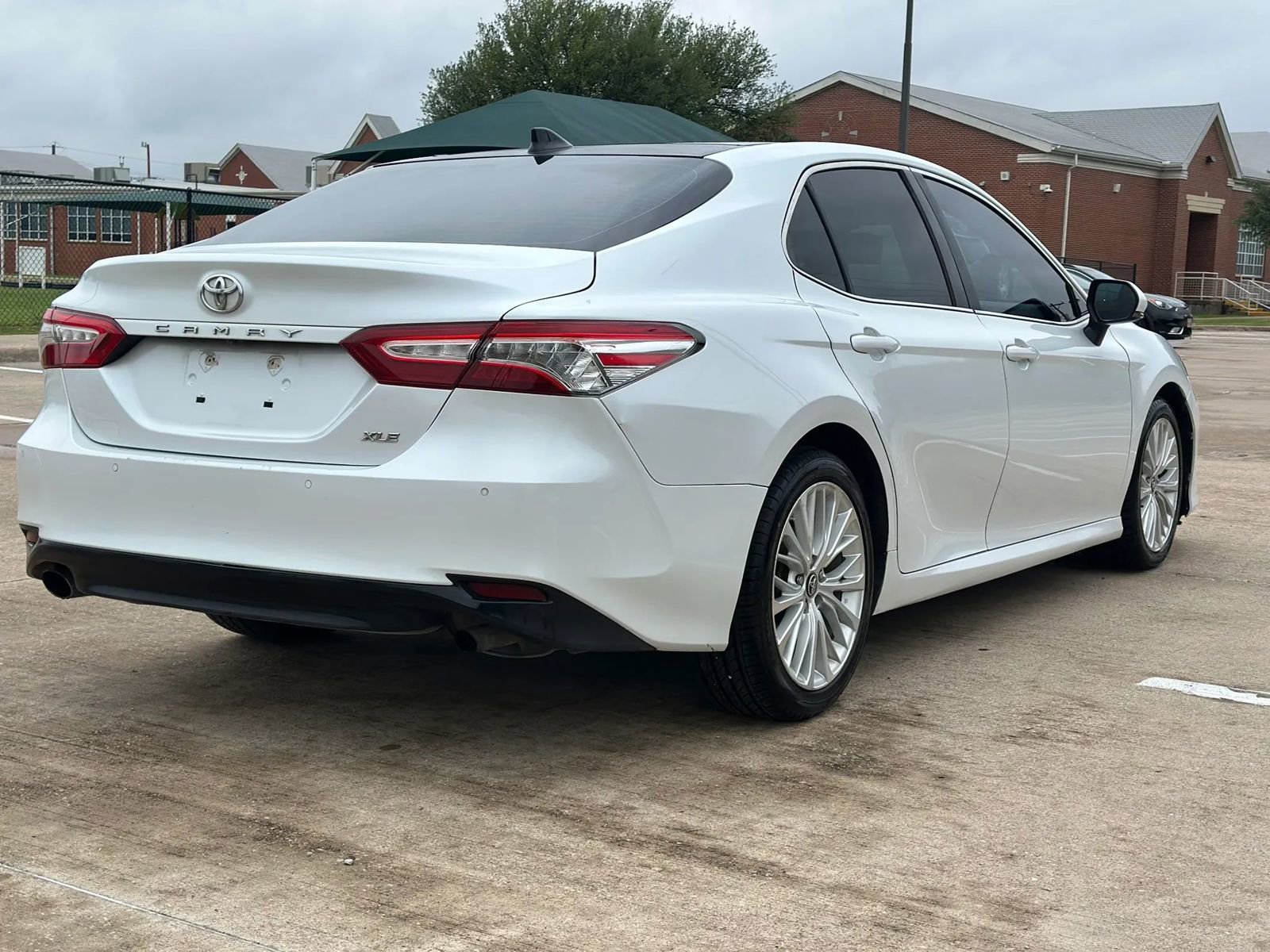 Used 2018 Toyota Camry XLE FWD image 5