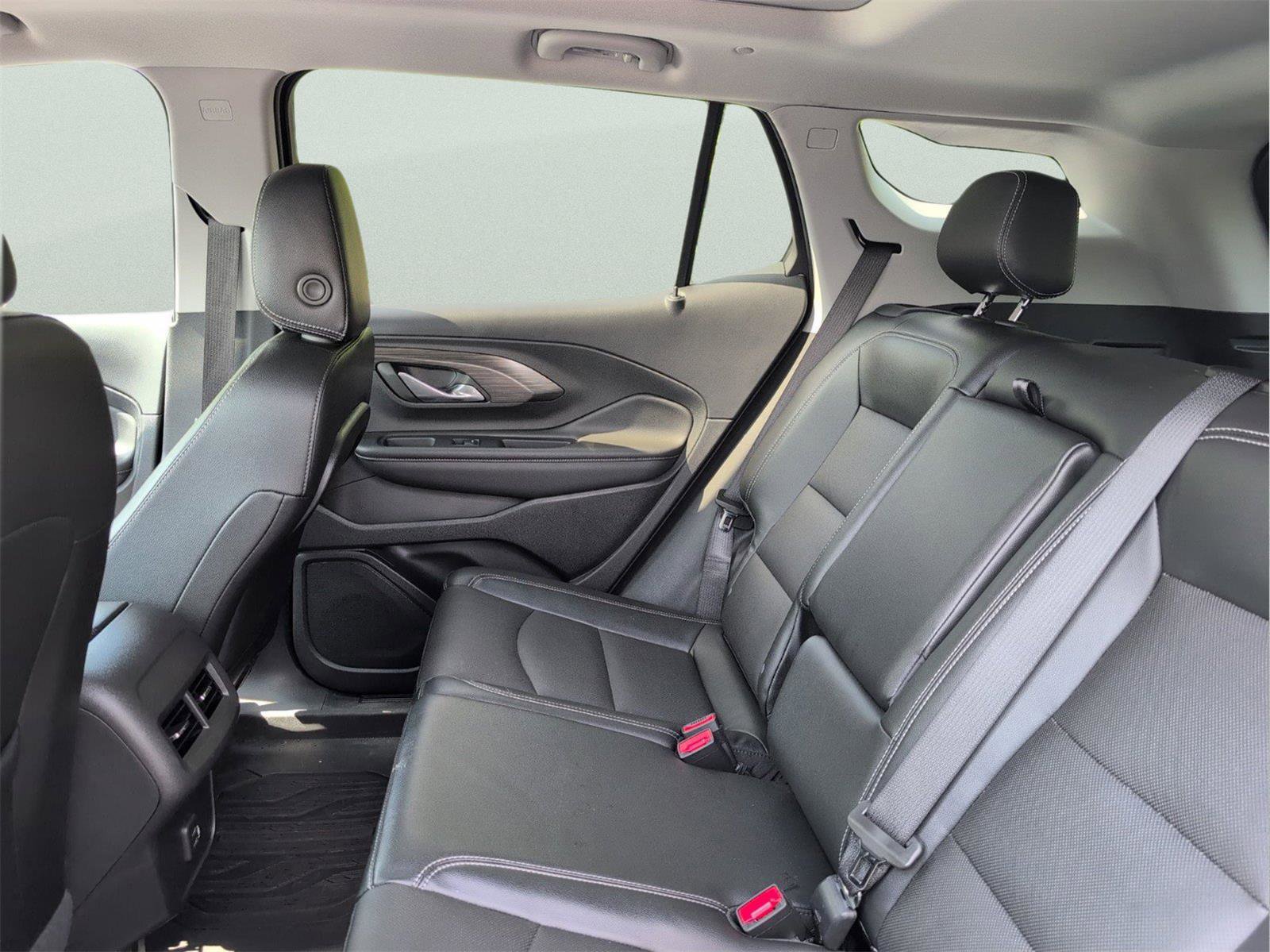 Used 2023 GMC Terrain SLT FWD image 32