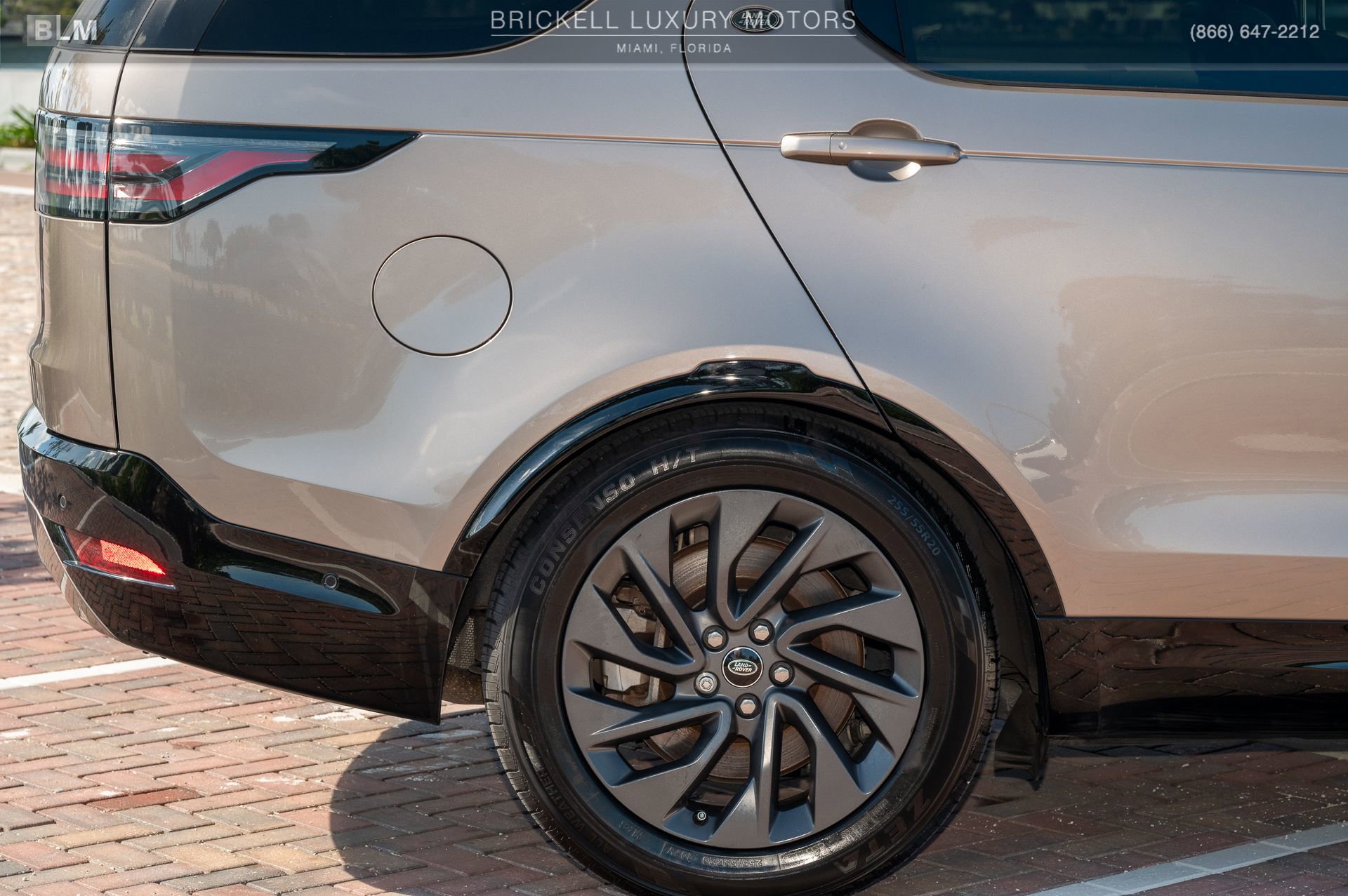 Used 2023 Land Rover Discovery S R-Dynamic image 42