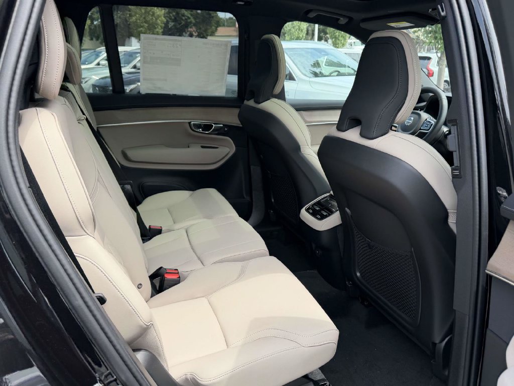 New 2026 Volvo XC90 B6 Plus w/ Protection Package Premier AWD/4WD image 12