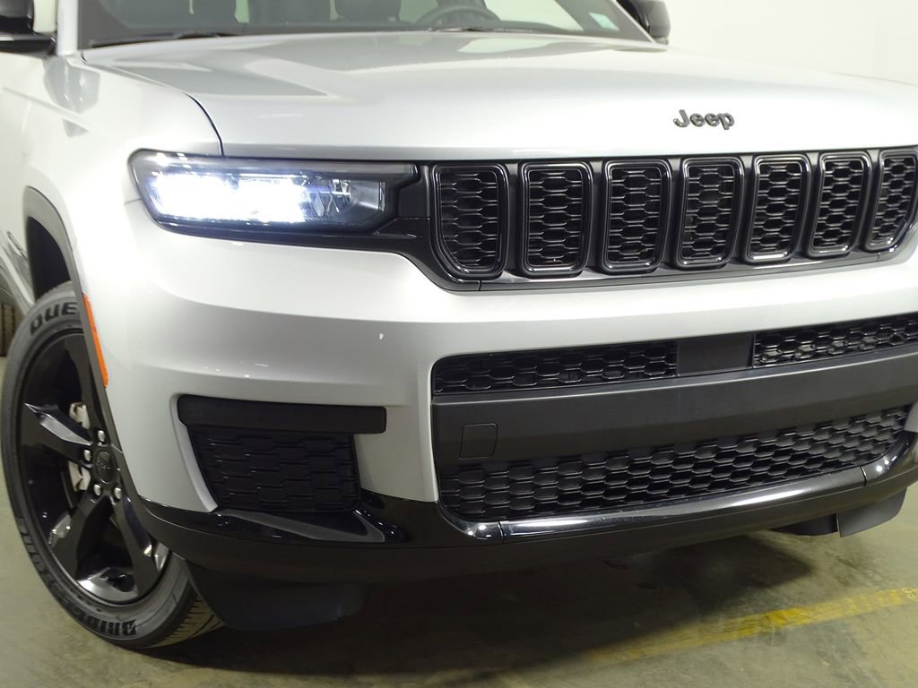 Used 2023 Jeep Grand Cherokee L Laredo image 42