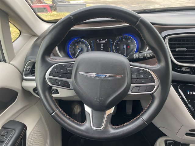 Used 2017 Chrysler Pacifica Touring-L image 20