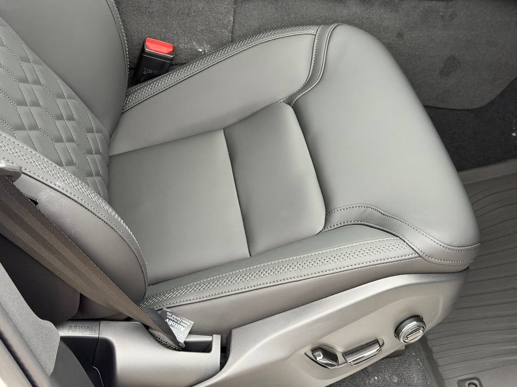 New 2026 Volvo XC90 T8 Plus w/ Protection Package Premier AWD/4WD image 8