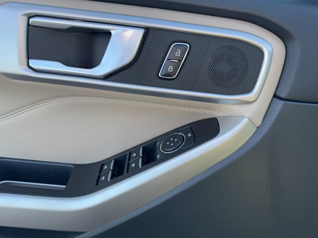 Used 2023 Ford Explorer XLT w/ Class IV Trailer Tow Package image 16