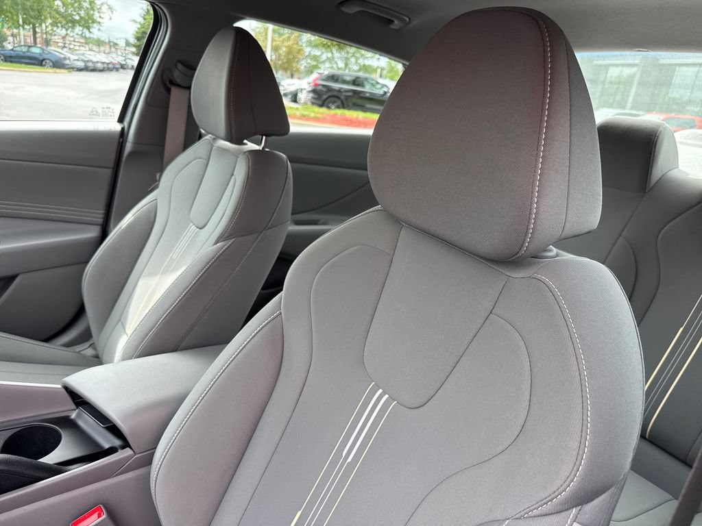 Certified 2025 Hyundai Elantra Sport FWD image 12