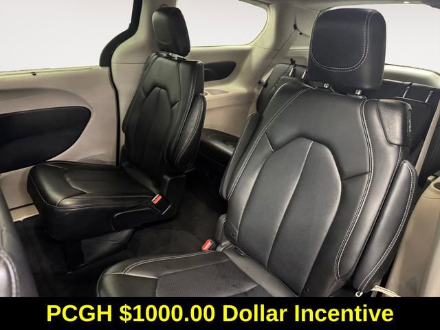 Used 2024 Chrysler Pacifica Touring-L image 21