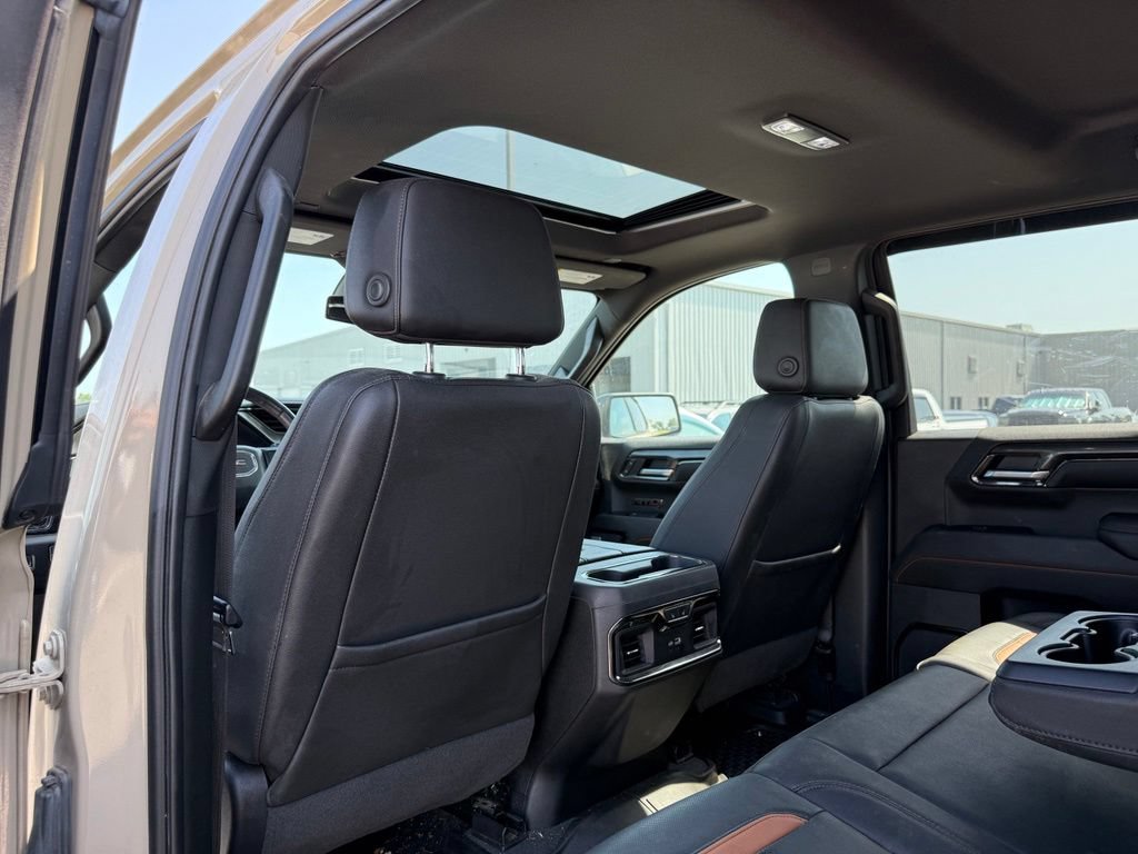 Used 2022 GMC Sierra 1500 AT4 w/ AT4 Preferred Package AWD/4WD image 9