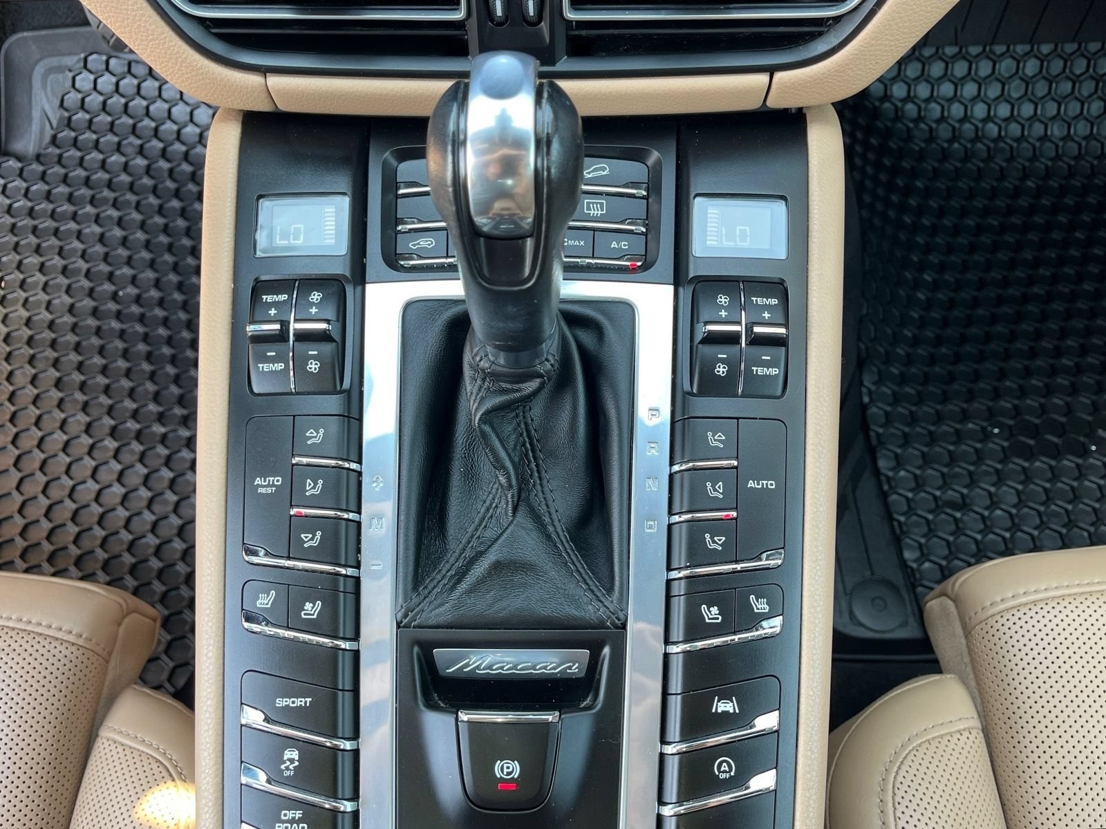 Used 2019 Porsche Macan AWD/4WD image 26
