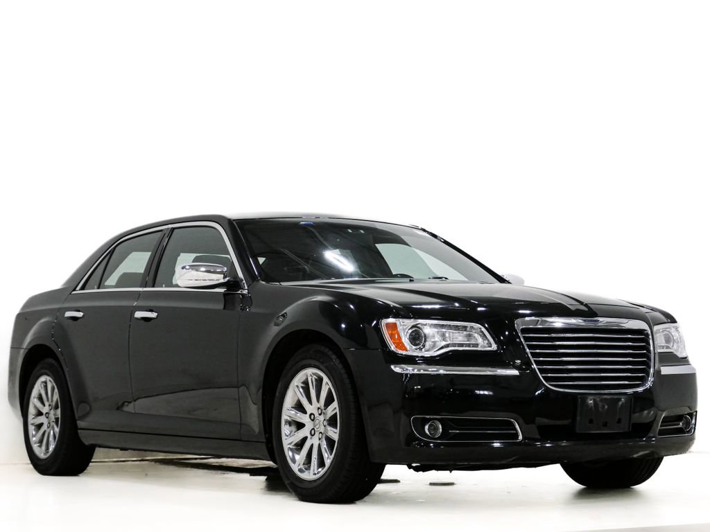 Used 2013 Chrysler 300 C image 1