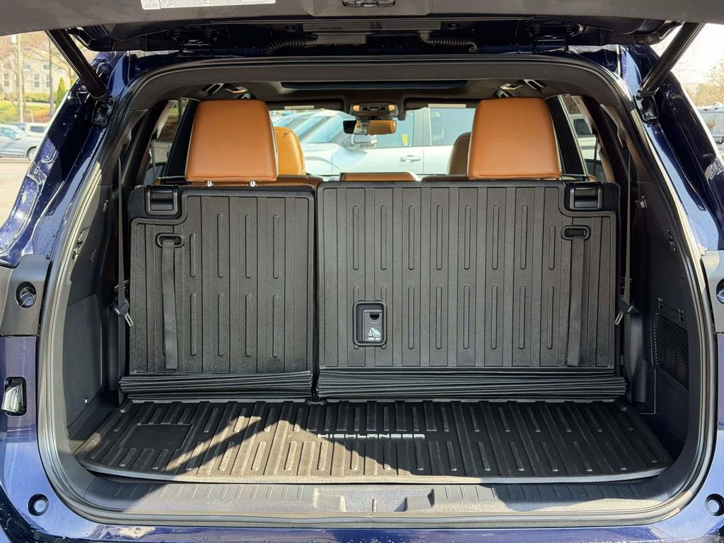 Used 2023 Toyota Highlander Platinum image 14