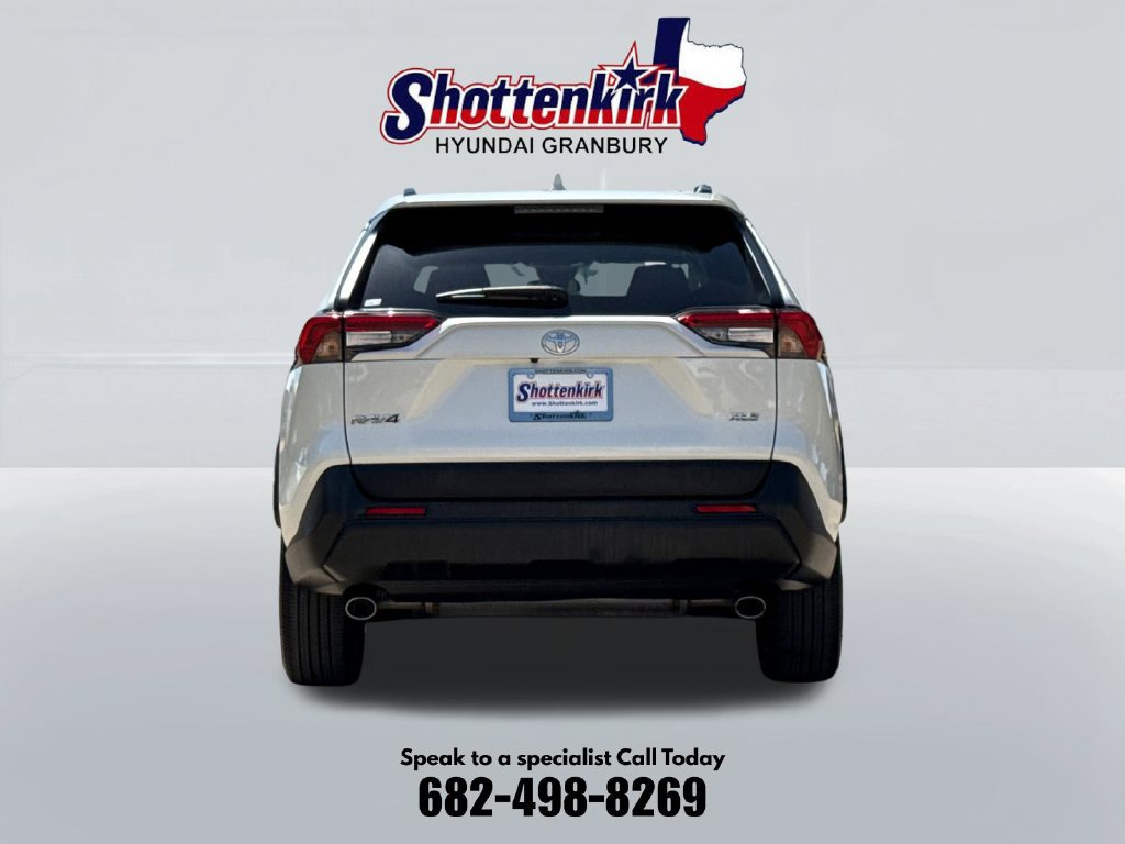 Used 2021 Toyota RAV4 XLE Premium FWD image 7