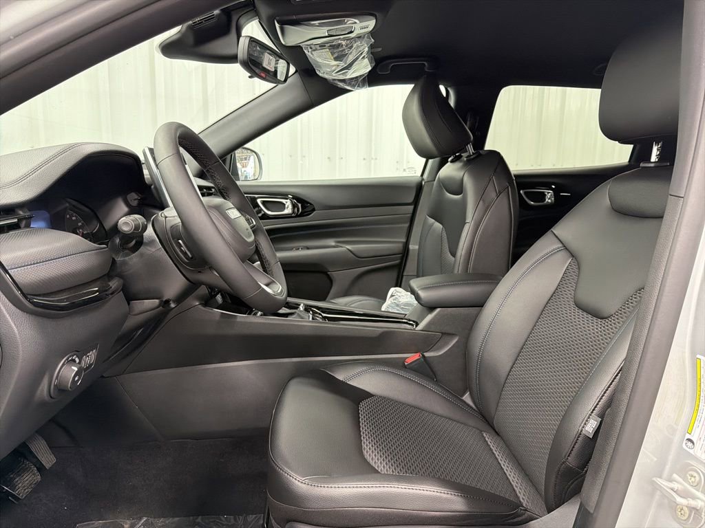 New 2026 Jeep Compass Latitude image 14