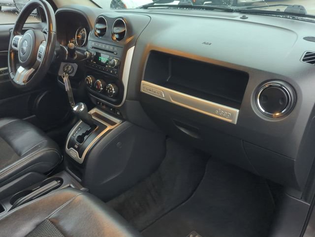 Used 2017 Jeep Compass Latitude FWD image 25