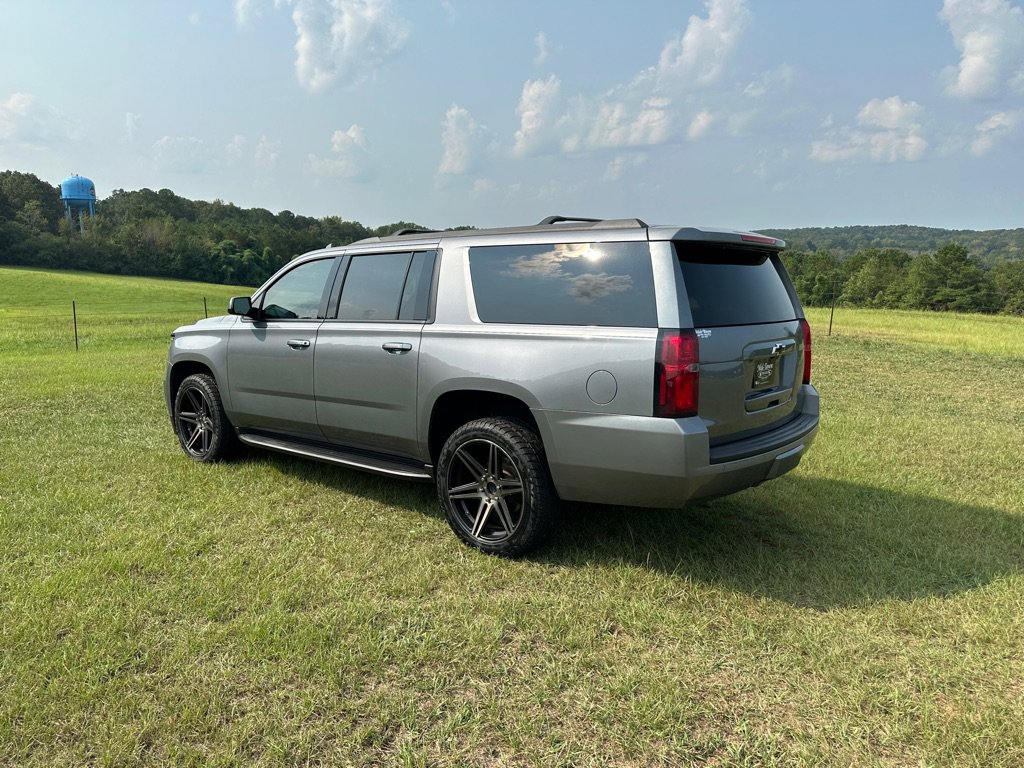 Used 2020 Chevrolet Suburban LT image 3