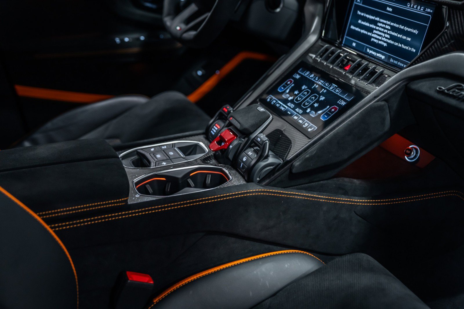 Used 2024 Lamborghini Urus Performante AWD/4WD image 22
