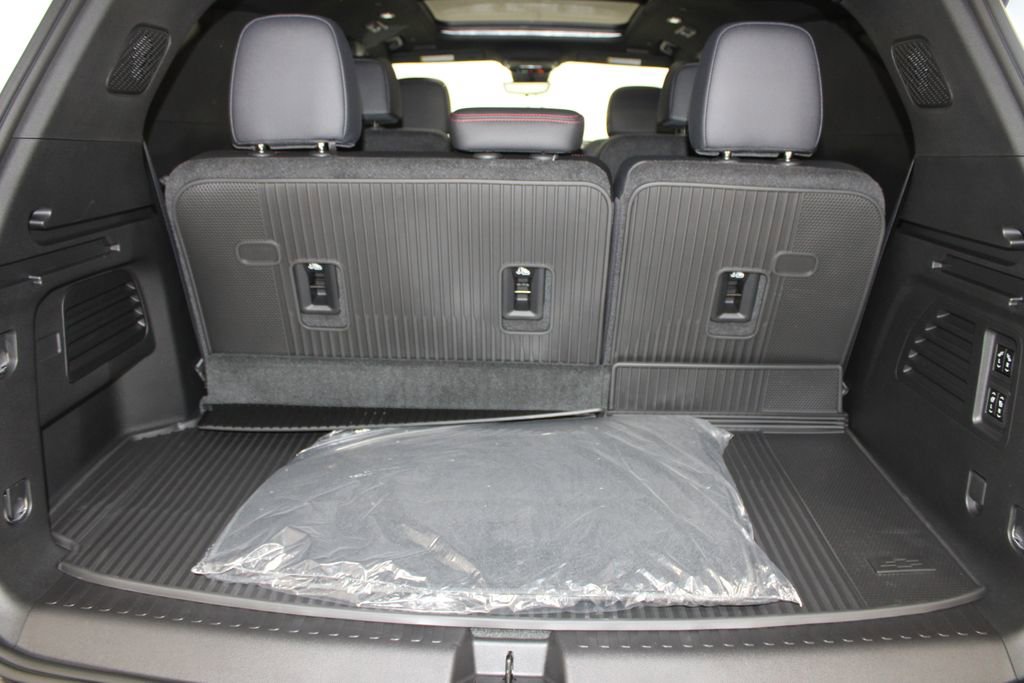New 2026 Chevrolet Traverse RS w/ LPO, Floor Liner Package FWD image 34