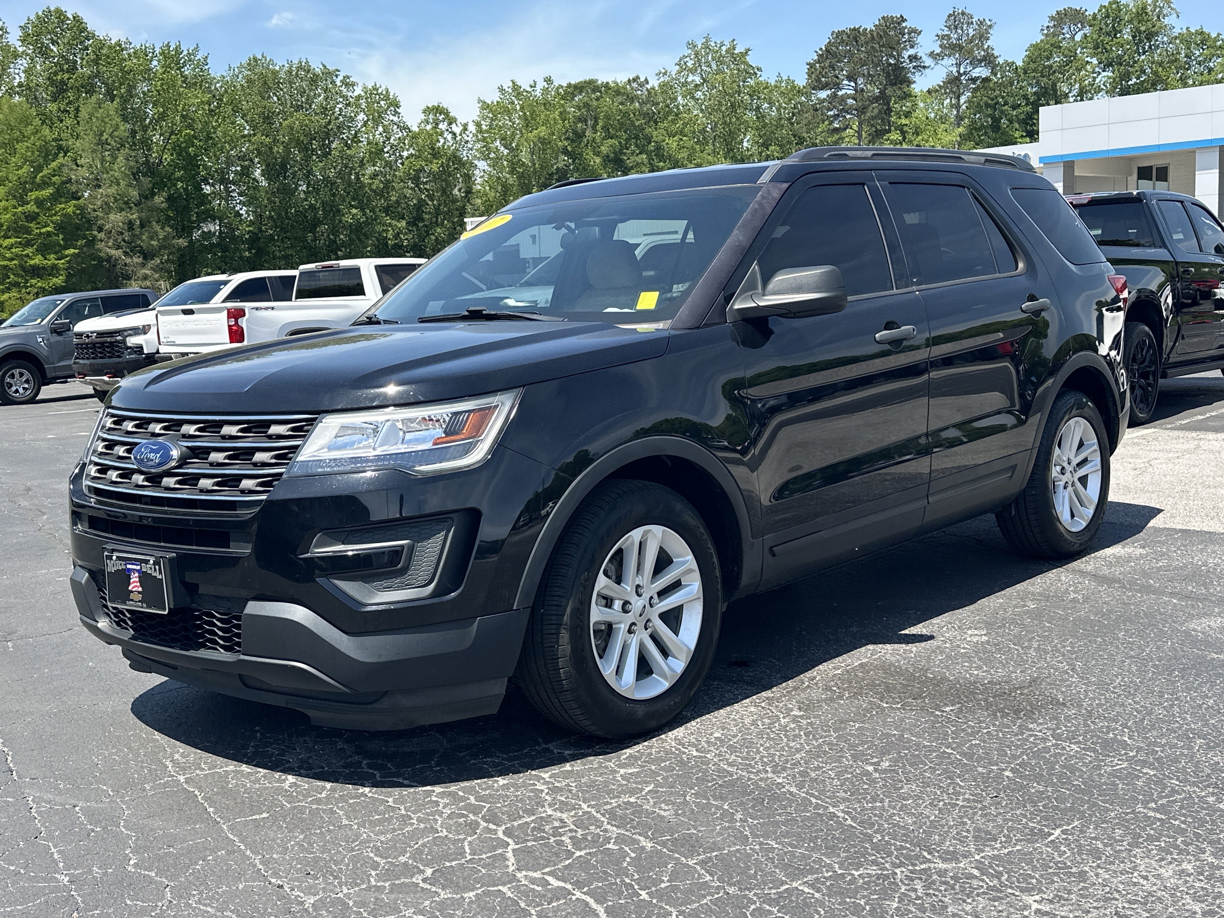 Used 2017 Ford Explorer FWD image 4