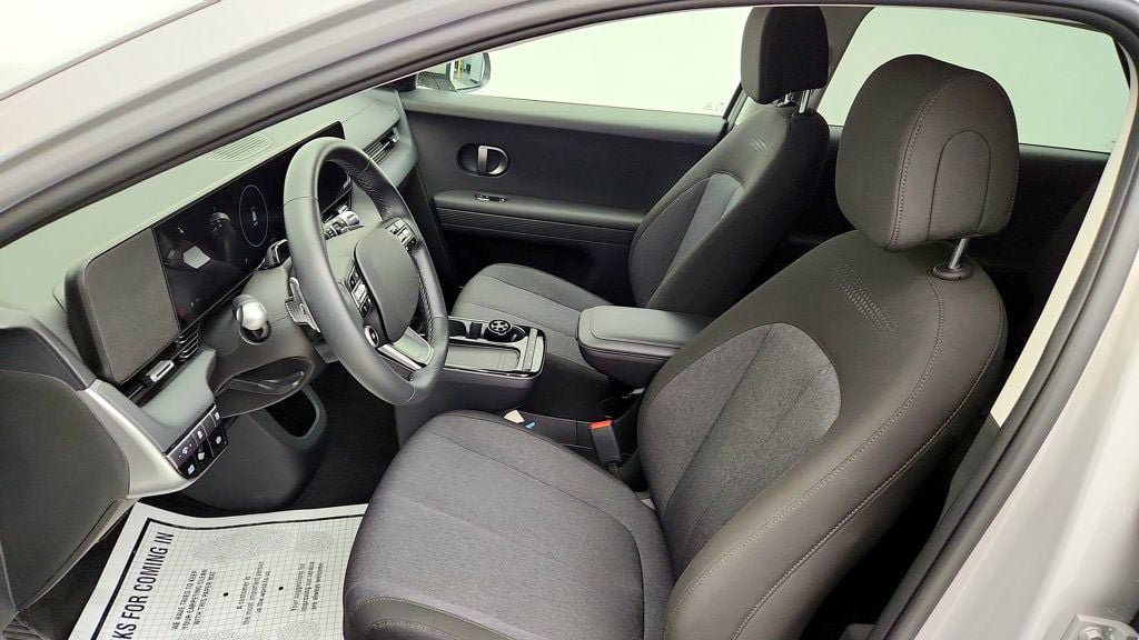 Used 2025 Hyundai Ioniq 5 SE RWD image 16