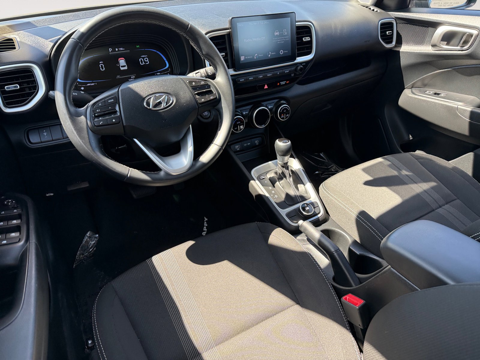 Certified 2025 Hyundai Venue SEL image 15