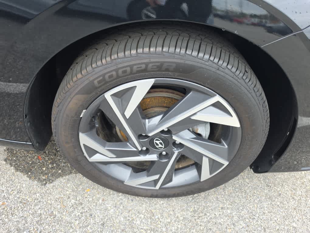 Used 2024 Hyundai Elantra Limited FWD image 12