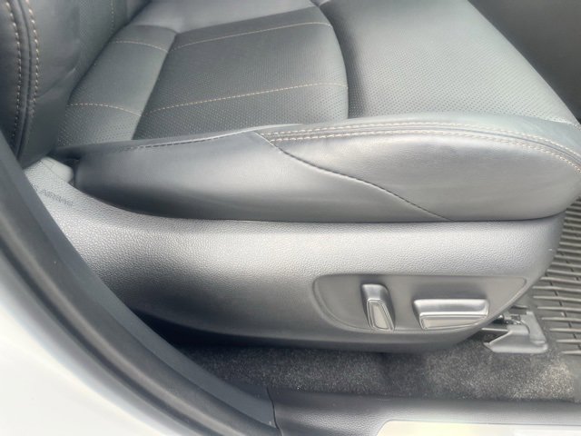 Used 2024 Toyota Venza Limited image 19