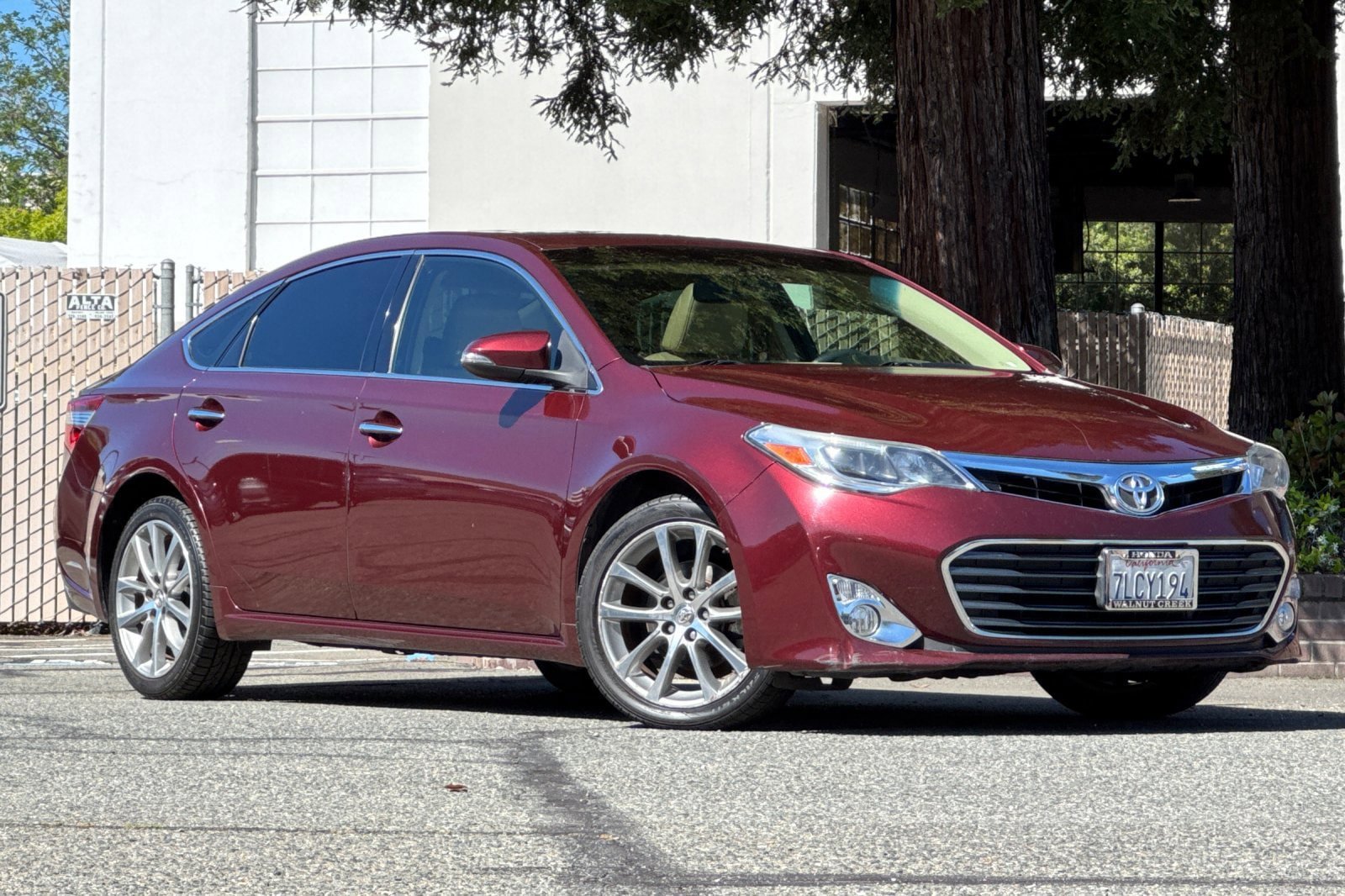 Used 2014 Toyota Avalon XLE Touring FWD image 2