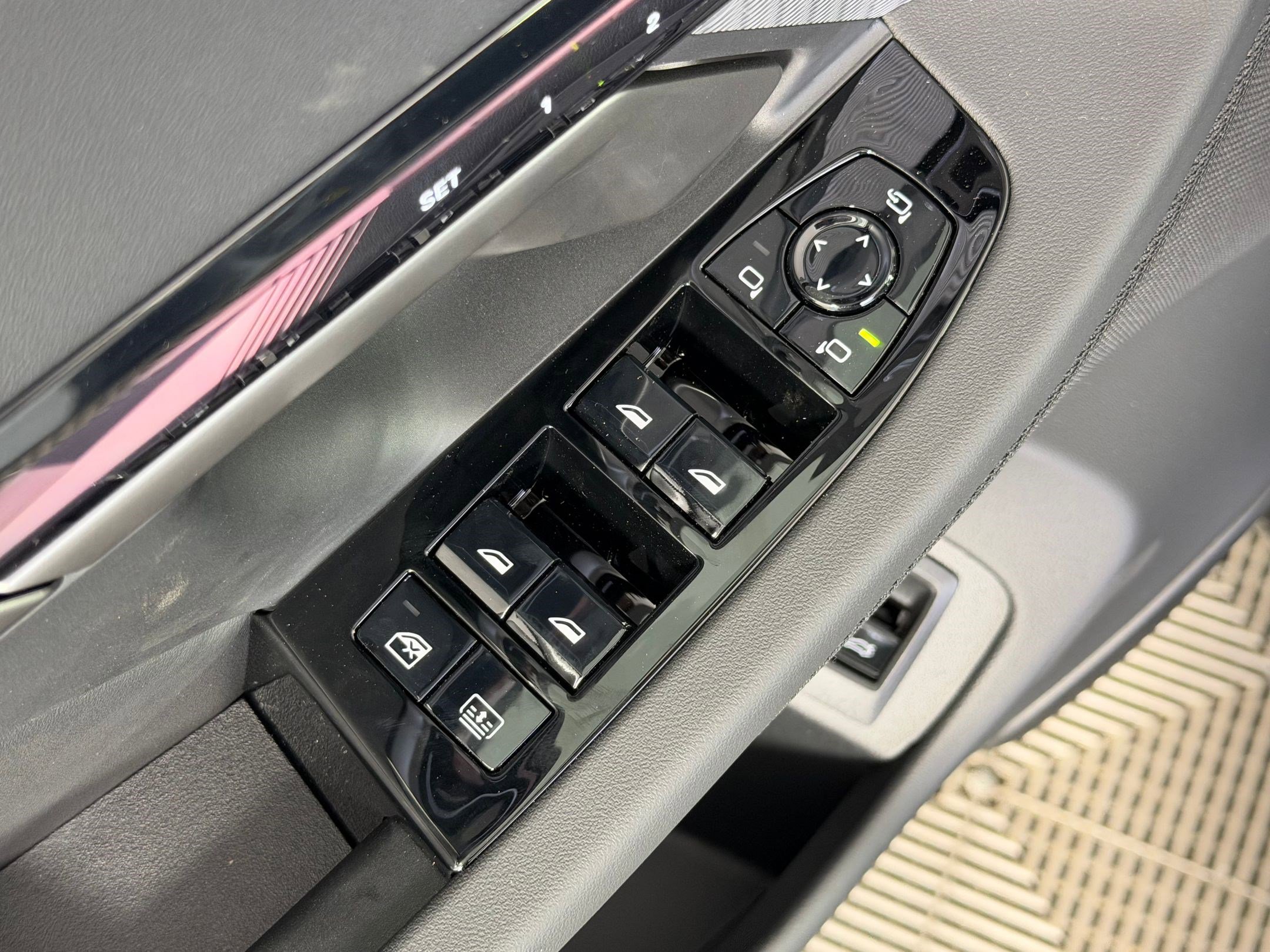 New 2026 BMW 550e xDrive w/ Executive Package image 20