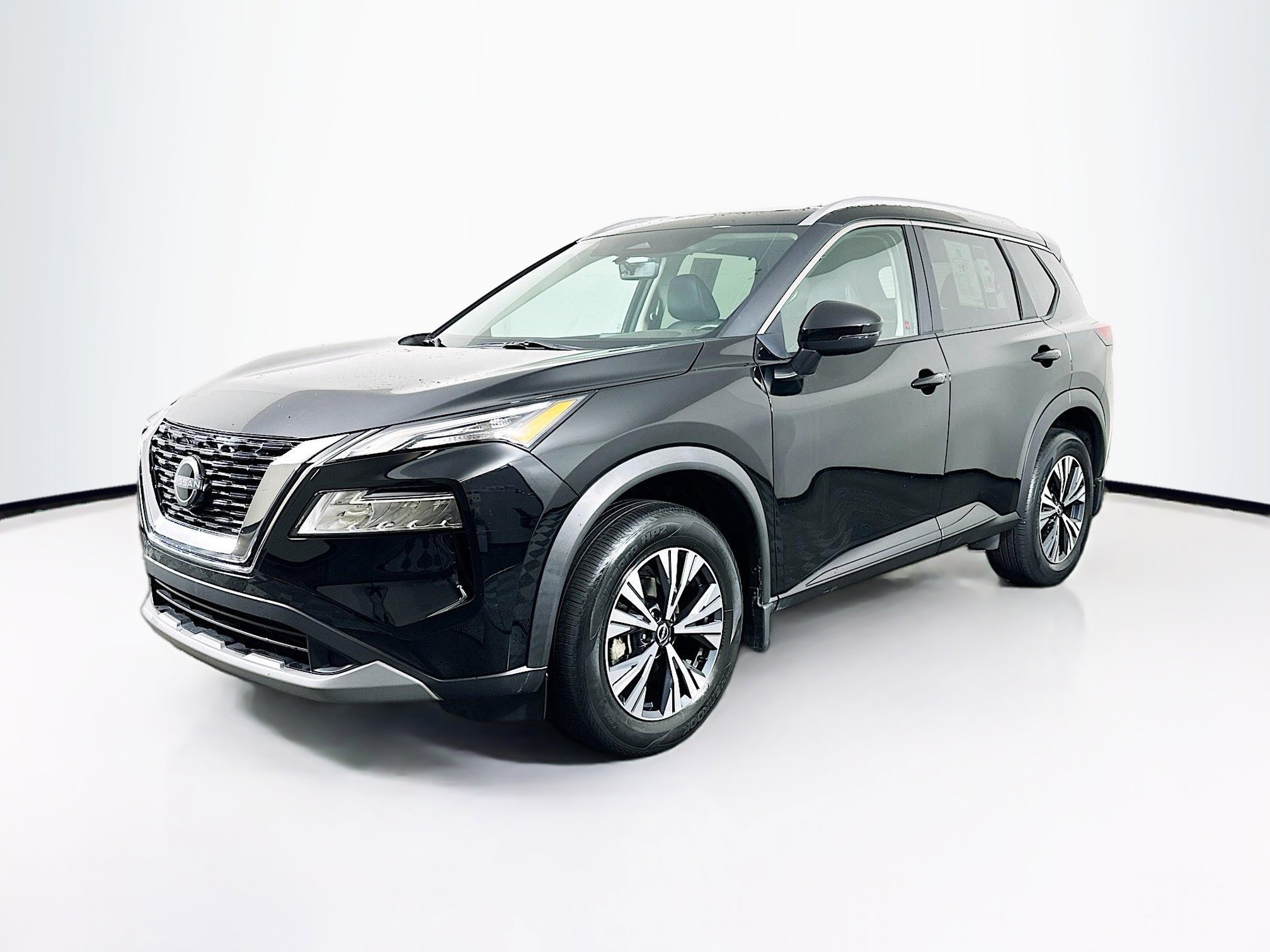 Used 2023 Nissan Rogue SV w/ SV Premium Package image 3