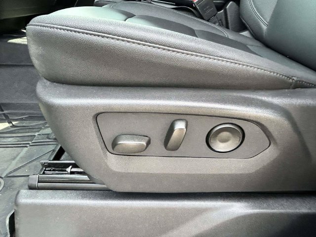 Used 2026 Chevrolet Silverado 1500 LT w/ Leather Package AWD/4WD image 24