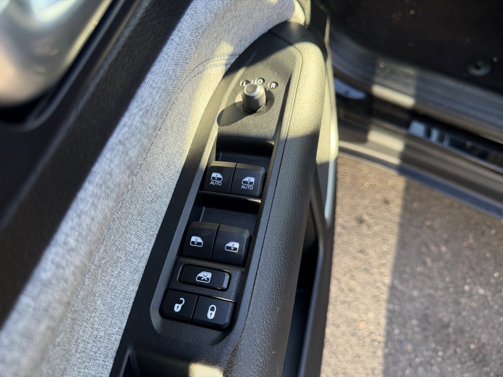 Used 2024 Jeep Compass Latitude image 12