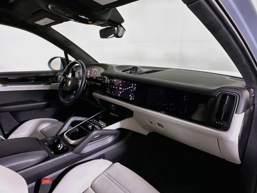 Certified 2024 Porsche Cayenne Turbo AWD/4WD image 15