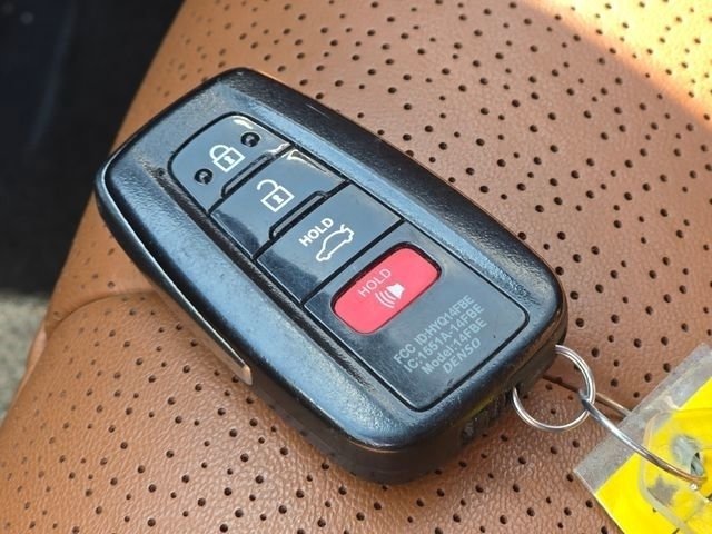 Used 2019 Toyota Avalon Limited w/ Advanced Safety Package FWD image 41