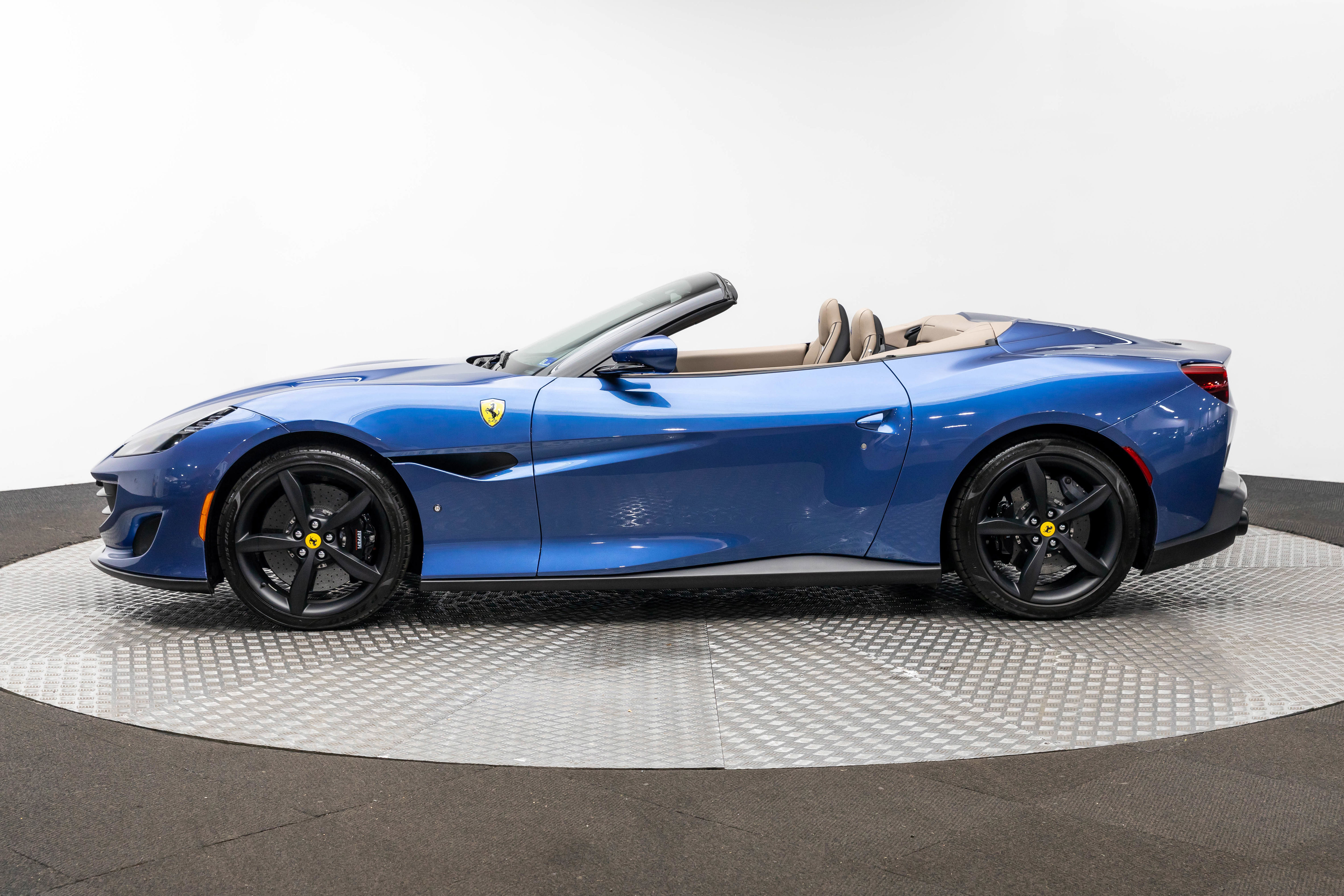 Certified 2019 Ferrari Portofino image 2