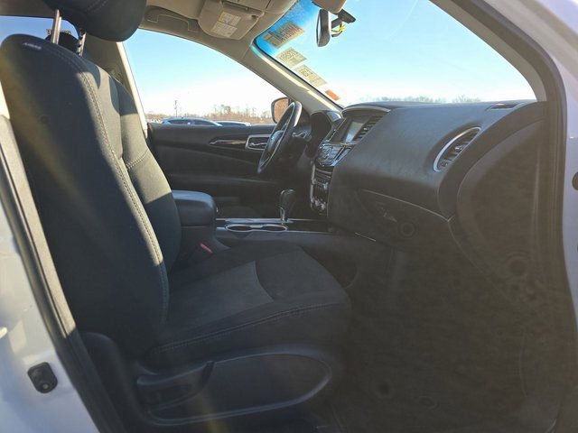 Used 2018 Nissan Pathfinder SV image 9