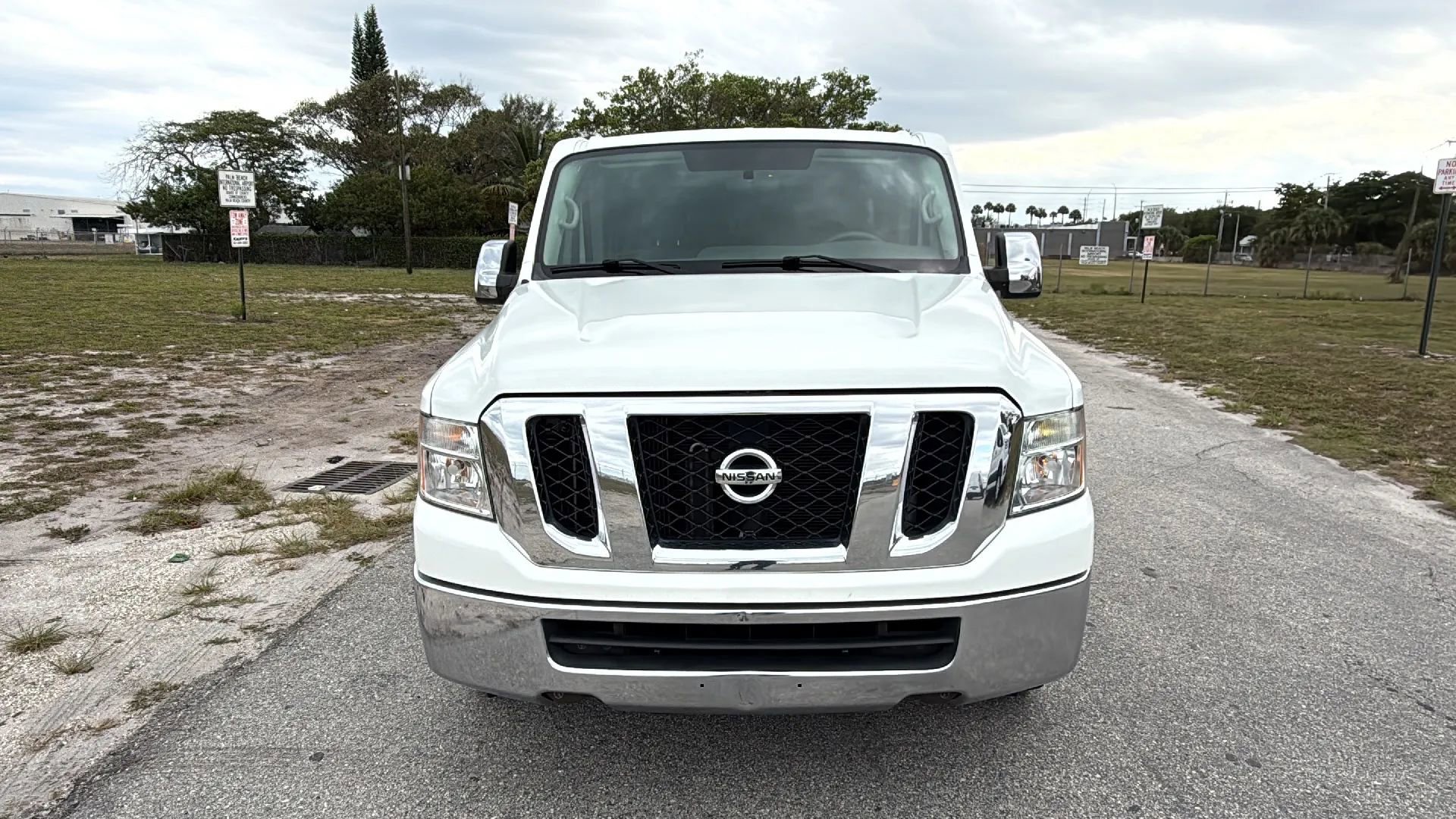 Used 2020 Nissan NV 3500 SV w/ Navigation Package image 7