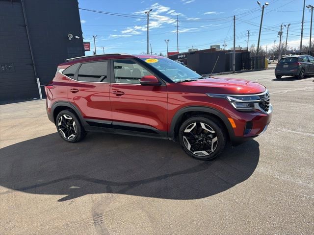 Used 2025 Kia Seltos SX w/ SX Sunroof Package image 3