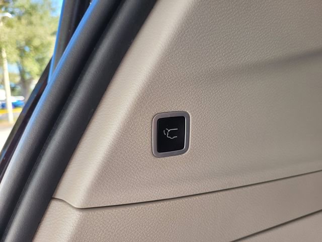 Certified 2018 Chrysler Pacifica Touring-L image 10